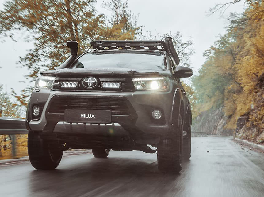 Kit barra luminosa a LED Lazer per Toyota Hilux 2017+ 2x Triple-R 750 Elite